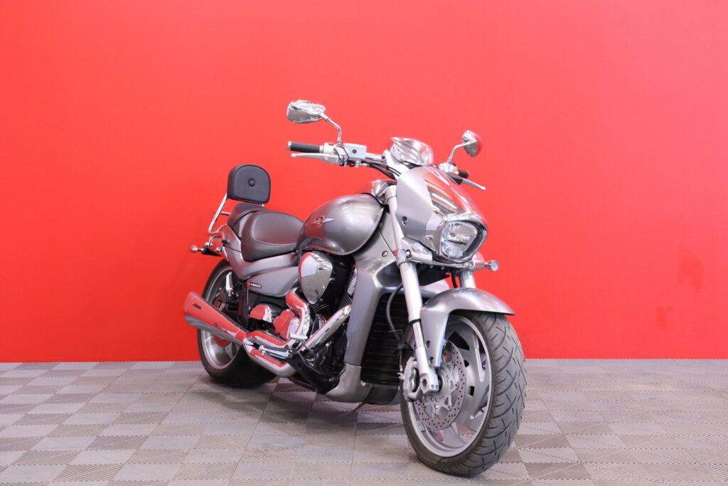 Suzuki - INTRUDER - M1800R // Cobra Putkisto / Huoltokirja / Sissybar // Suzuki - INTRUDER - M1800R // Cobra Putkisto / Huoltokirja / Sissybar // - Moottoripyörä