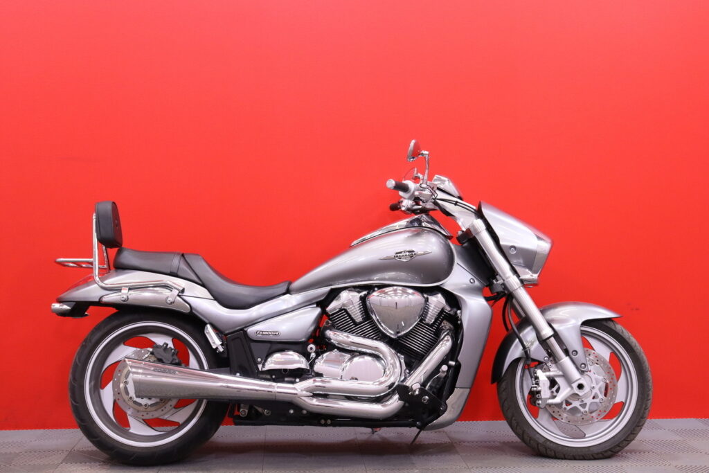 Suzuki - INTRUDER - M1800R // Cobra Putkisto / Huoltokirja / Sissybar // Suzuki - INTRUDER - M1800R // Cobra Putkisto / Huoltokirja / Sissybar // - Moottoripyörä