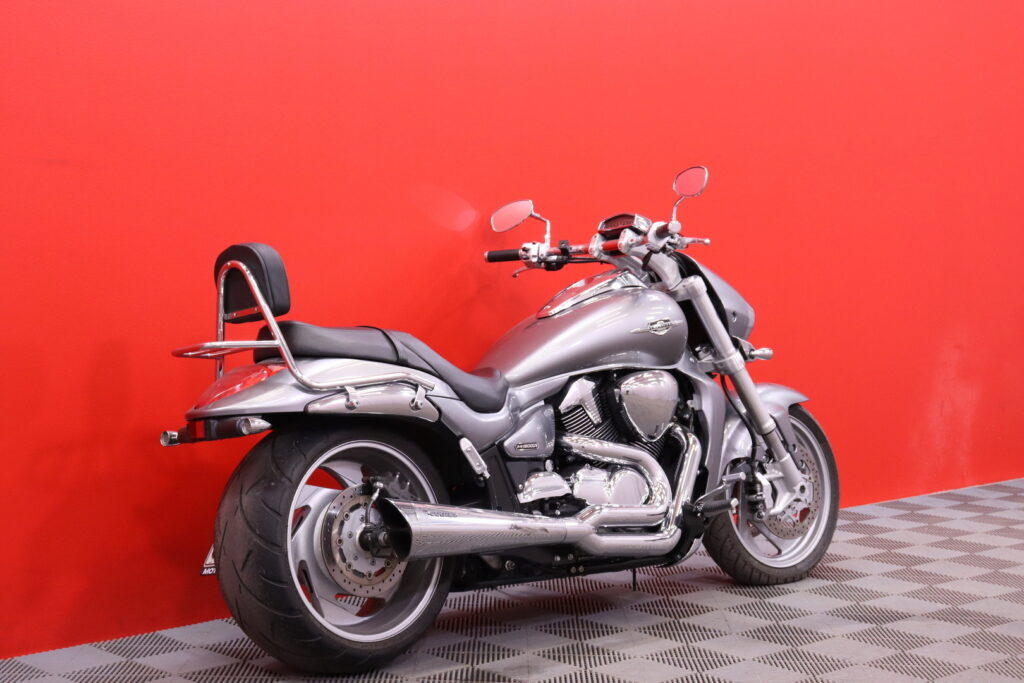 Suzuki - INTRUDER - M1800R // Cobra Putkisto / Huoltokirja / Sissybar // Suzuki - INTRUDER - M1800R // Cobra Putkisto / Huoltokirja / Sissybar // - Moottoripyörä
