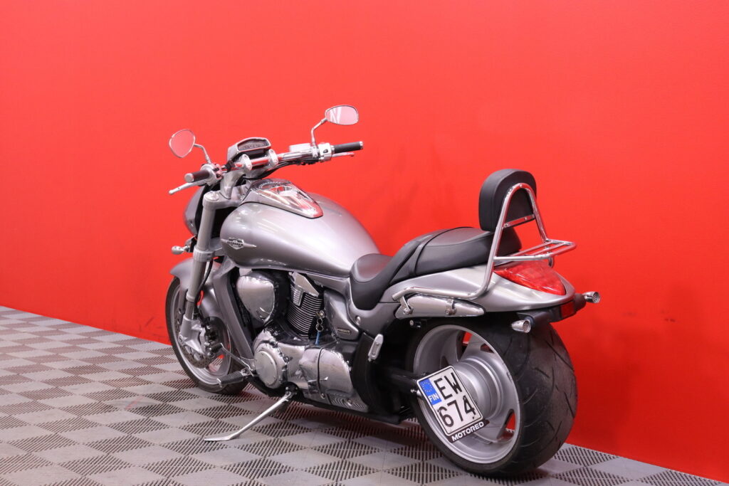 Suzuki - INTRUDER - M1800R // Cobra Putkisto / Huoltokirja / Sissybar // Suzuki - INTRUDER - M1800R // Cobra Putkisto / Huoltokirja / Sissybar // - Moottoripyörä