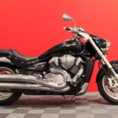 Suzuki - INTRUDER - M1800R // 1. Om. Suomi-pyörä / Ducktail / Kotiintoimitus! // - Moottoripyörä