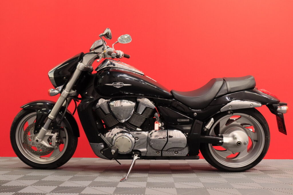 Suzuki - INTRUDER - M1800R // 1. Om. Suomi-pyörä / Ducktail / Kotiintoimitus! // Suzuki - INTRUDER - M1800R // 1. Om. Suomi-pyörä / Ducktail / Kotiintoimitus! // - Moottoripyörä