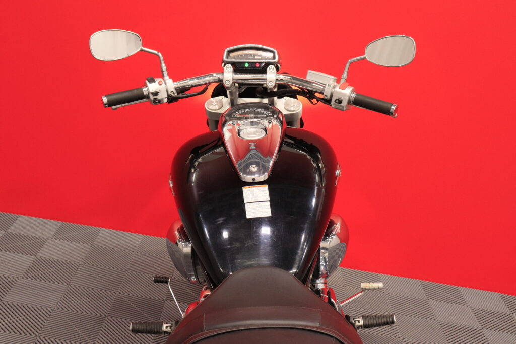 Suzuki - INTRUDER - M1800R // 1. Om. Suomi-pyörä / Ducktail / Kotiintoimitus! // Suzuki - INTRUDER - M1800R // 1. Om. Suomi-pyörä / Ducktail / Kotiintoimitus! // - Moottoripyörä
