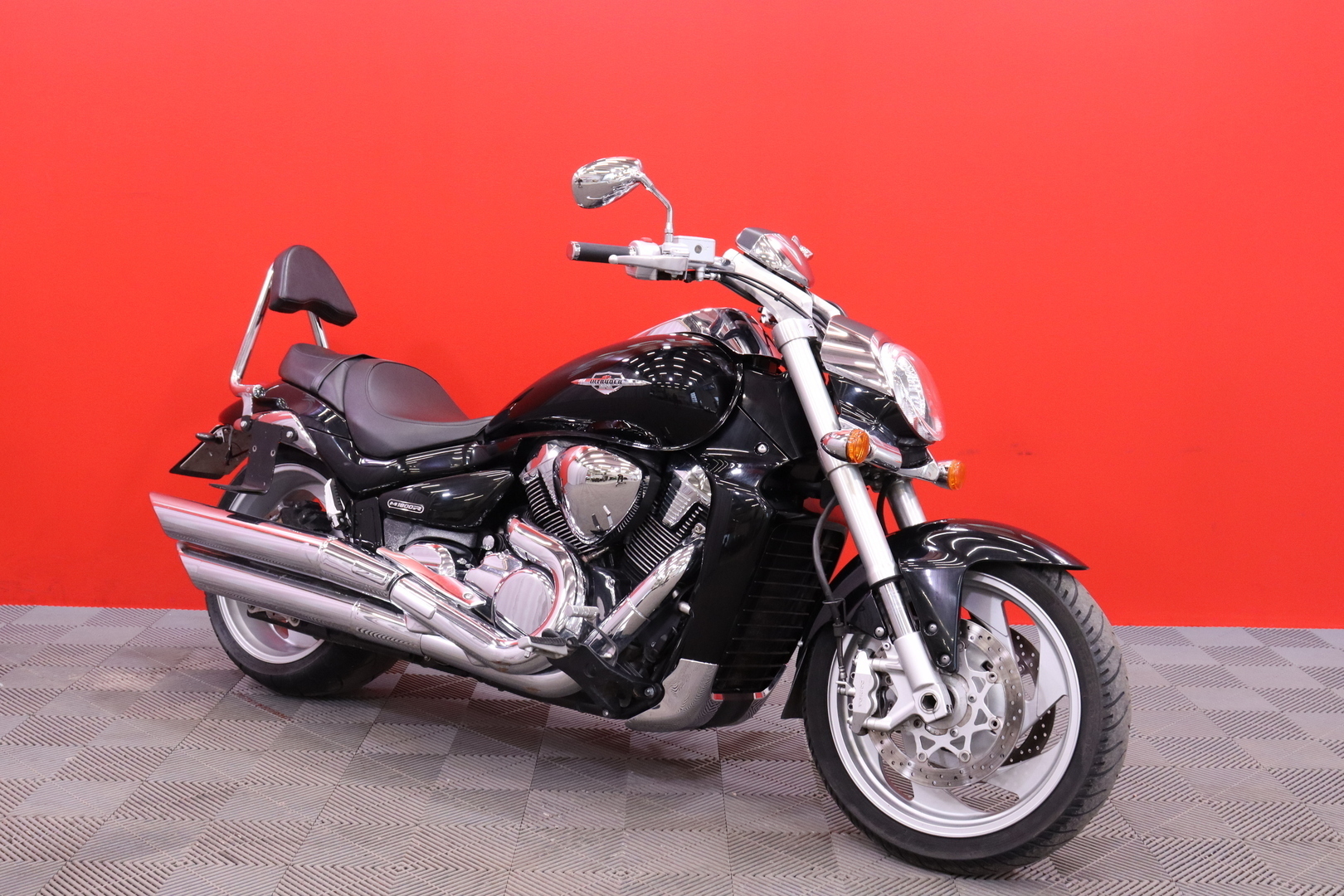 Suzuki - INTRUDER - M1800R // Huoltokirja / Sissybar / Suomi-Pyörä // - Moottoripyörä