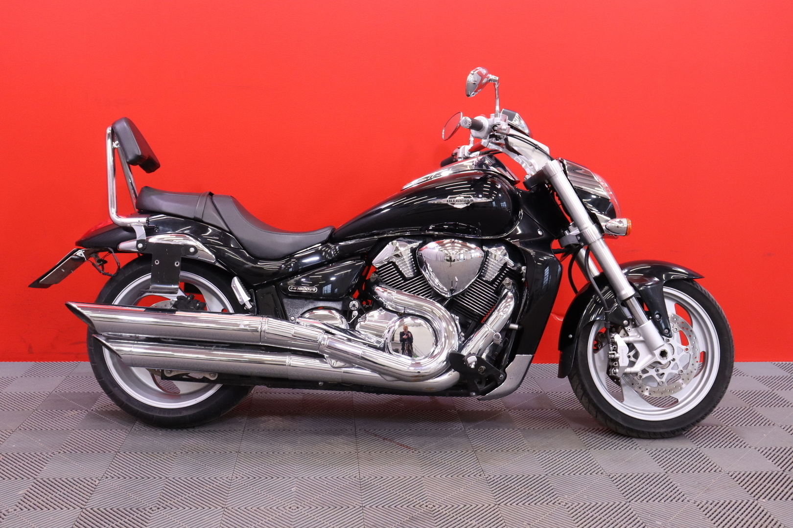 Suzuki - INTRUDER - M1800R // Huoltokirja / Sissybar / Suomi-Pyörä // - Moottoripyörä