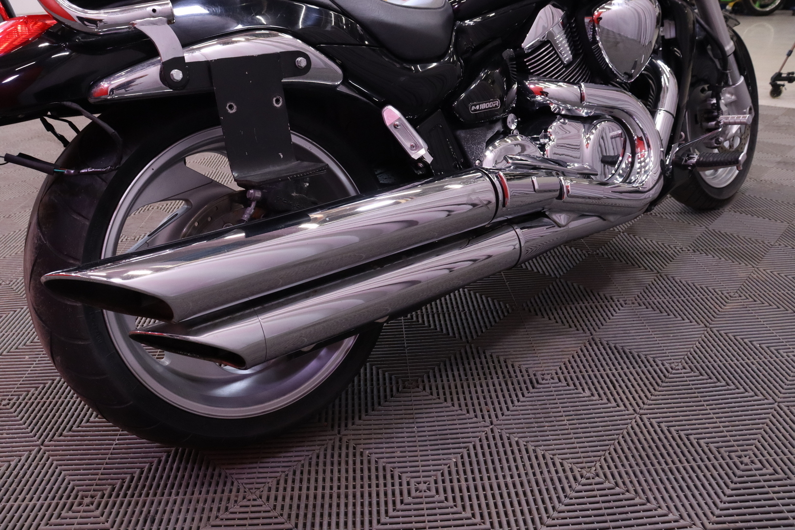 Suzuki - INTRUDER - M1800R // Huoltokirja / Sissybar / Suomi-Pyörä // - Moottoripyörä