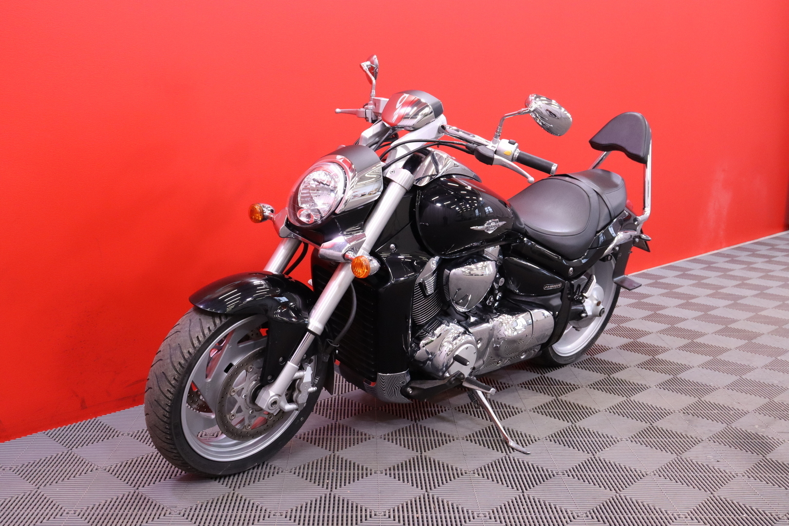 Suzuki - INTRUDER - M1800R // Huoltokirja / Sissybar / Suomi-Pyörä // - Moottoripyörä
