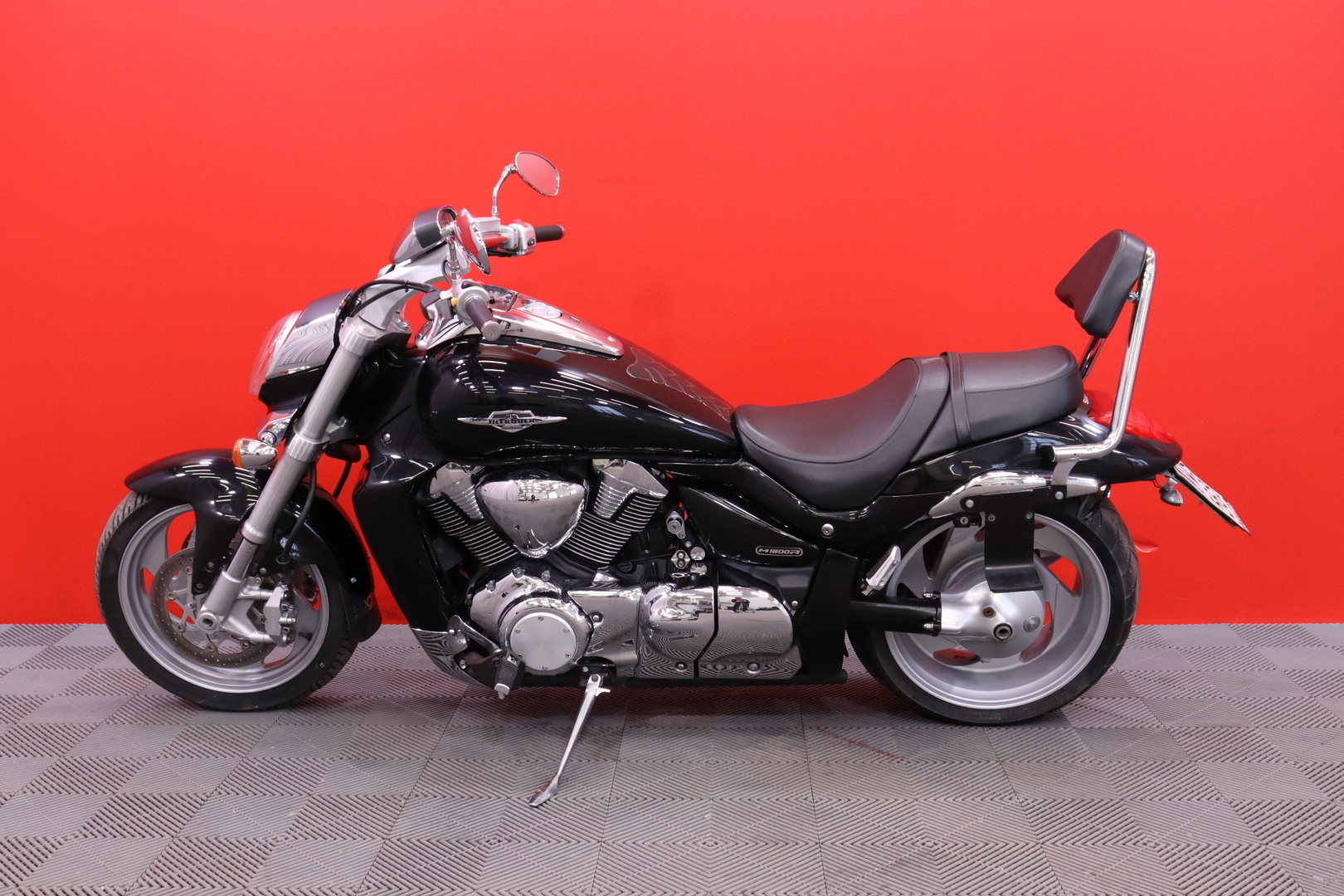 Suzuki - INTRUDER - M1800R // Huoltokirja / Sissybar / Suomi-Pyörä // - Moottoripyörä