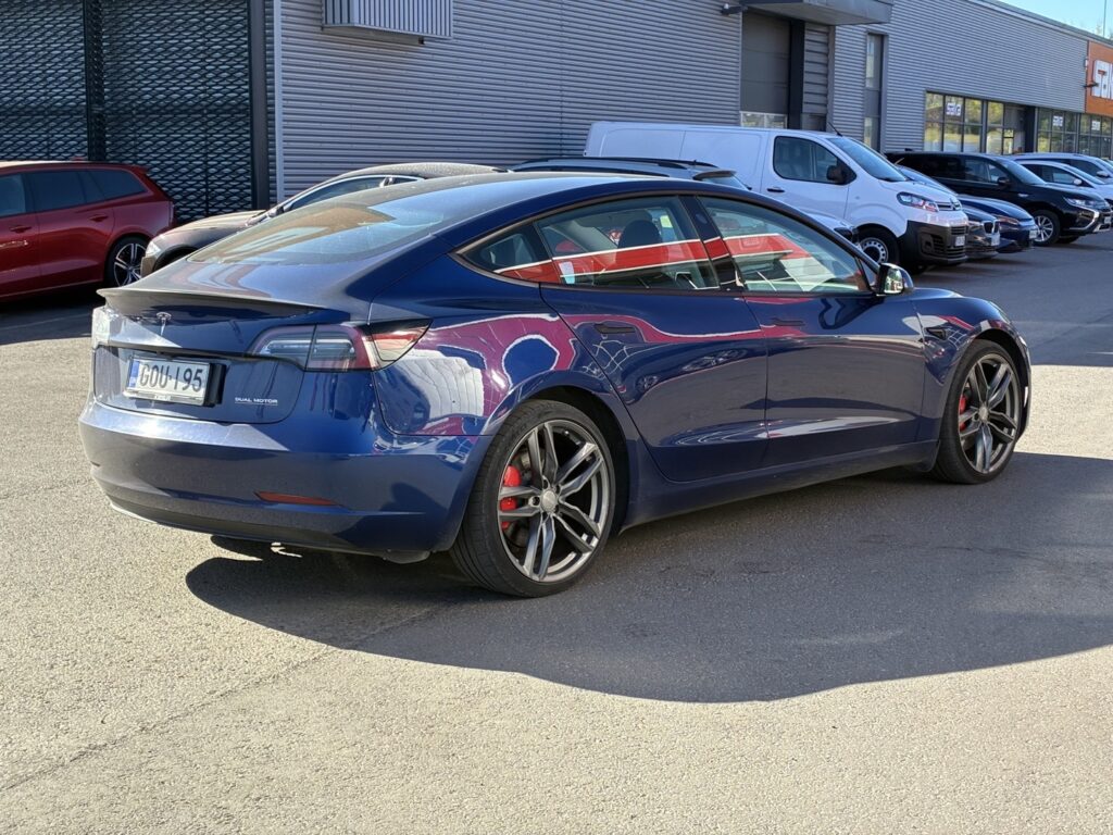 Tesla - Model 3 - Performance Tesla - Model 3 - Performance - Sedan