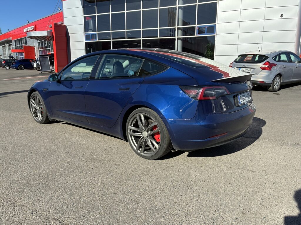Tesla - Model 3 - Performance Tesla - Model 3 - Performance - Sedan