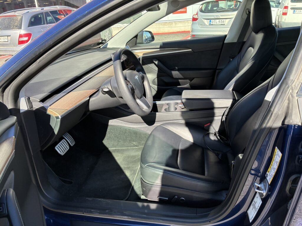 Tesla - Model 3 - Performance Tesla - Model 3 - Performance - Sedan