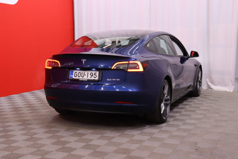 Tesla - Model 3 - Performance AWD // Suomi-auto / Refresh / Autopilot / Premium Audio / Sininen metalliväri / Lämpöpumppu // - Sedan