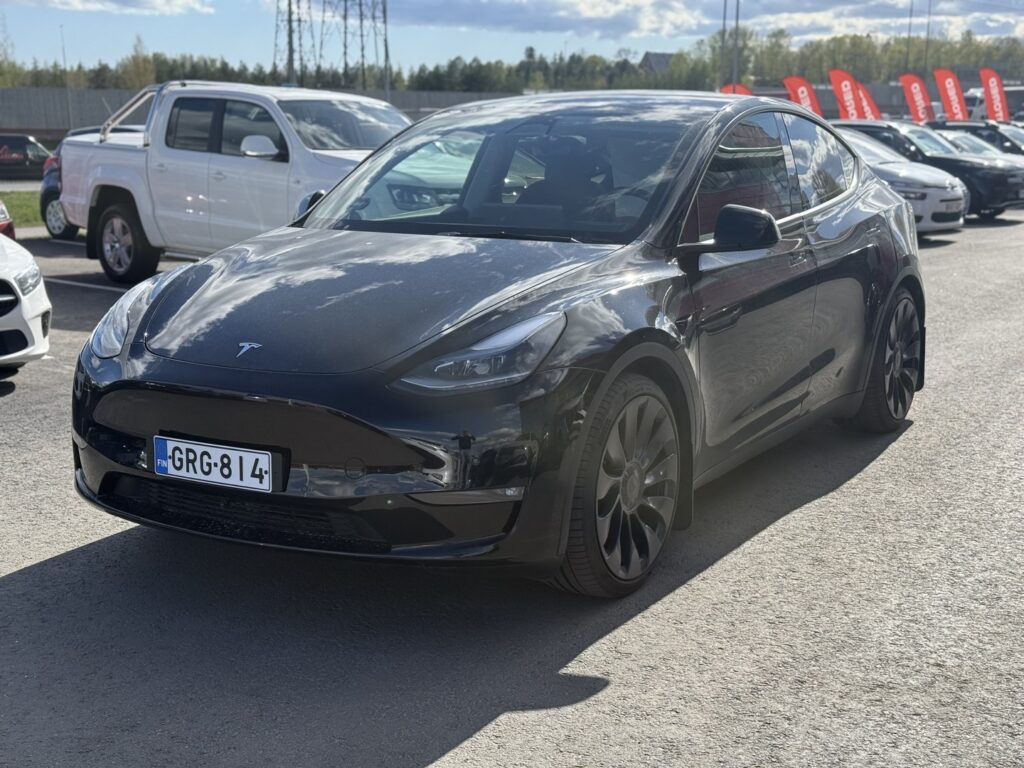 Tesla - Model Y - Performance - Maastoauto
