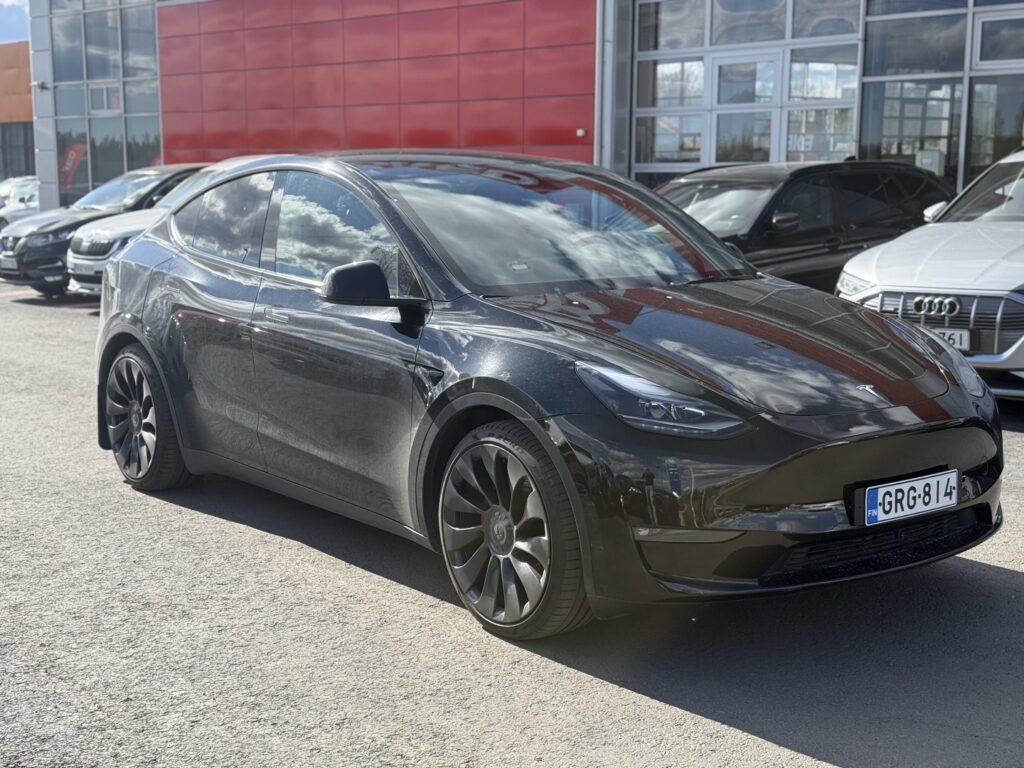 Tesla - Model Y - Performance Tesla - Model Y - Performance - Maastoauto