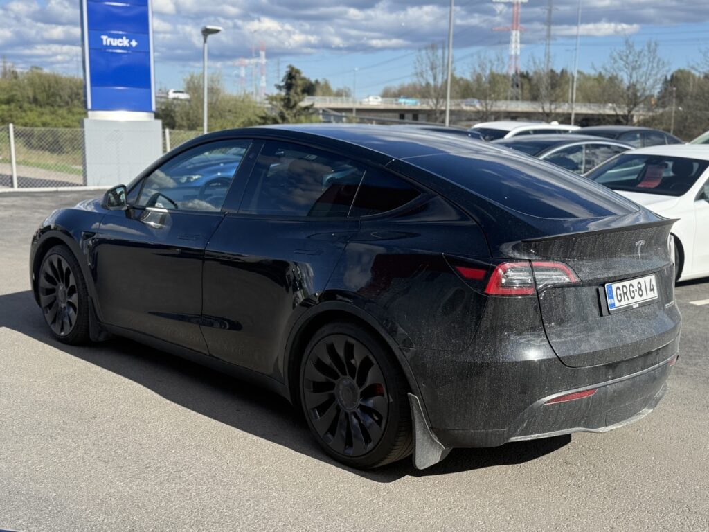 Tesla - Model Y - Performance Tesla - Model Y - Performance - Maastoauto