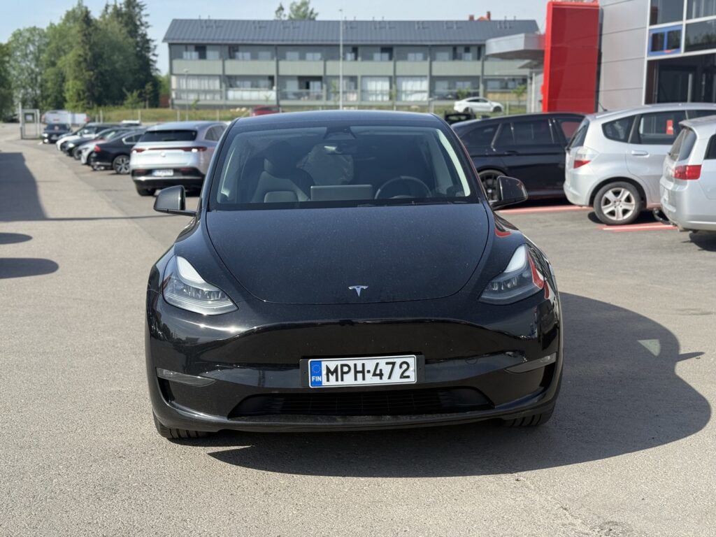Tesla - Model Y - Long Range Tesla - Model Y - Long Range - Maastoauto