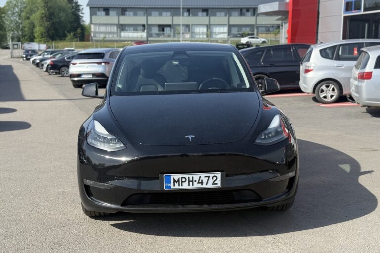 Tesla - Model Y - Long Range - Maastoauto