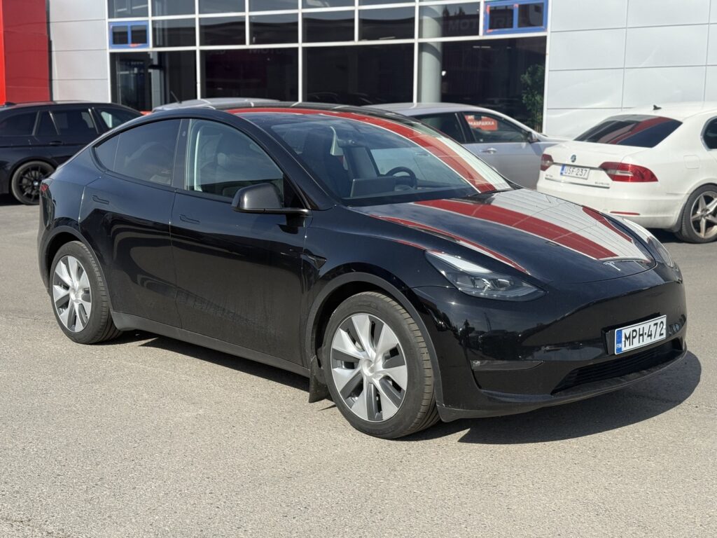 Tesla - Model Y - Long Range - Maastoauto