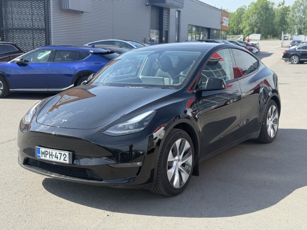 Tesla - Model Y - Long Range Tesla - Model Y - Long Range - Maastoauto