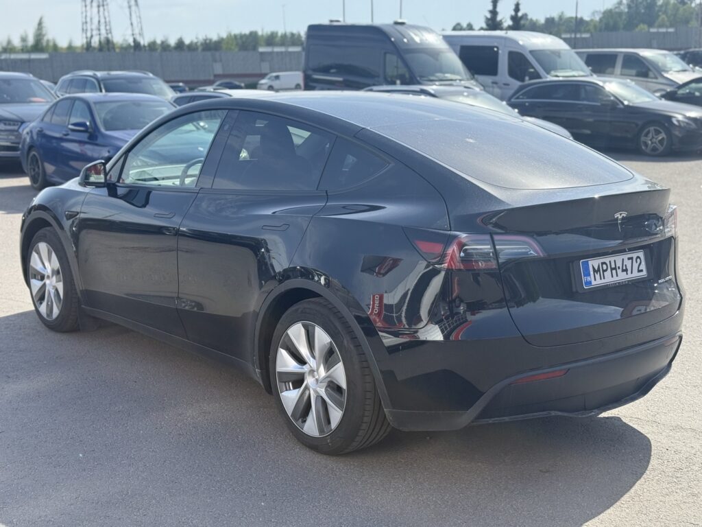 Tesla - Model Y - Long Range Tesla - Model Y - Long Range - Maastoauto