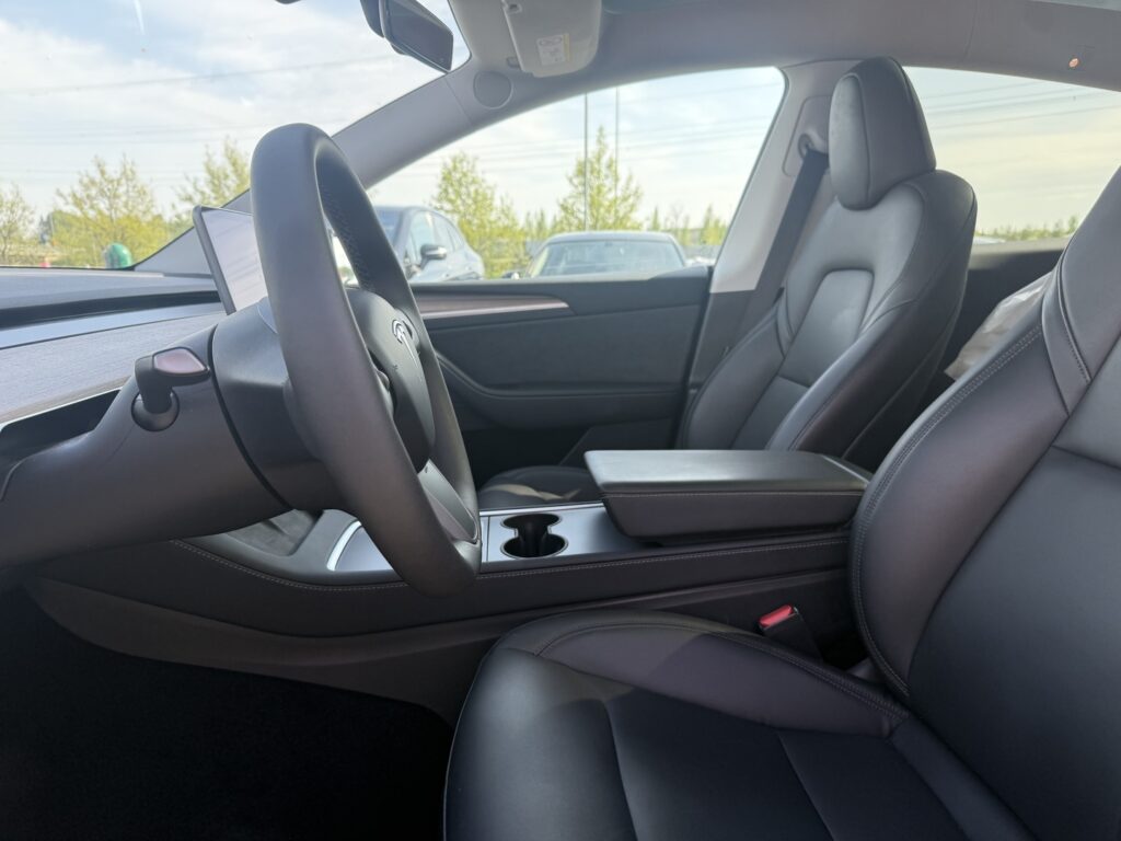 Tesla - Model Y - Long Range Tesla - Model Y - Long Range - Maastoauto