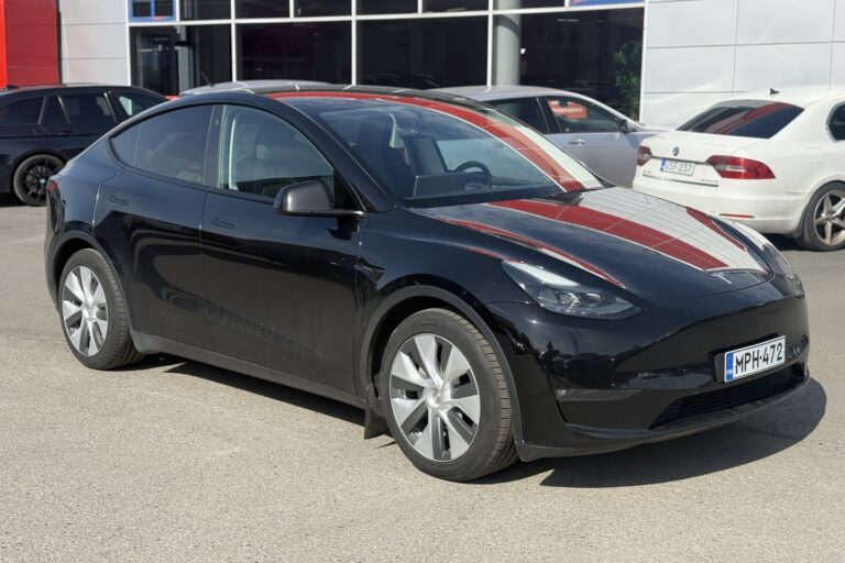 Tesla - Model Y - Long Range - Maastoauto