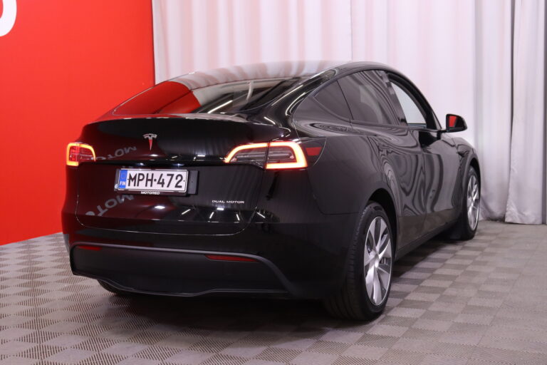 Tesla - Model Y - Long Range // AMD Ryzen / Autopilot / ACC / LED / Premium Audio / Vetokoukku // - Maastoauto