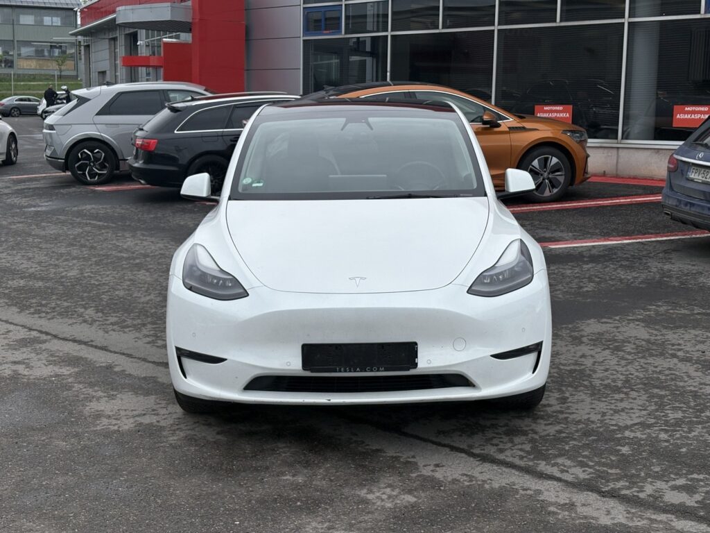 Tesla - Model Y - Long Range AWD // Koukku / Autopilot / Premium Audio / Lasikatto / Kamera / ILP // Tesla - Model Y - Long Range AWD // Koukku / Autopilot / Premium Audio / Lasikatto / Kamera / ILP // - Maastoauto