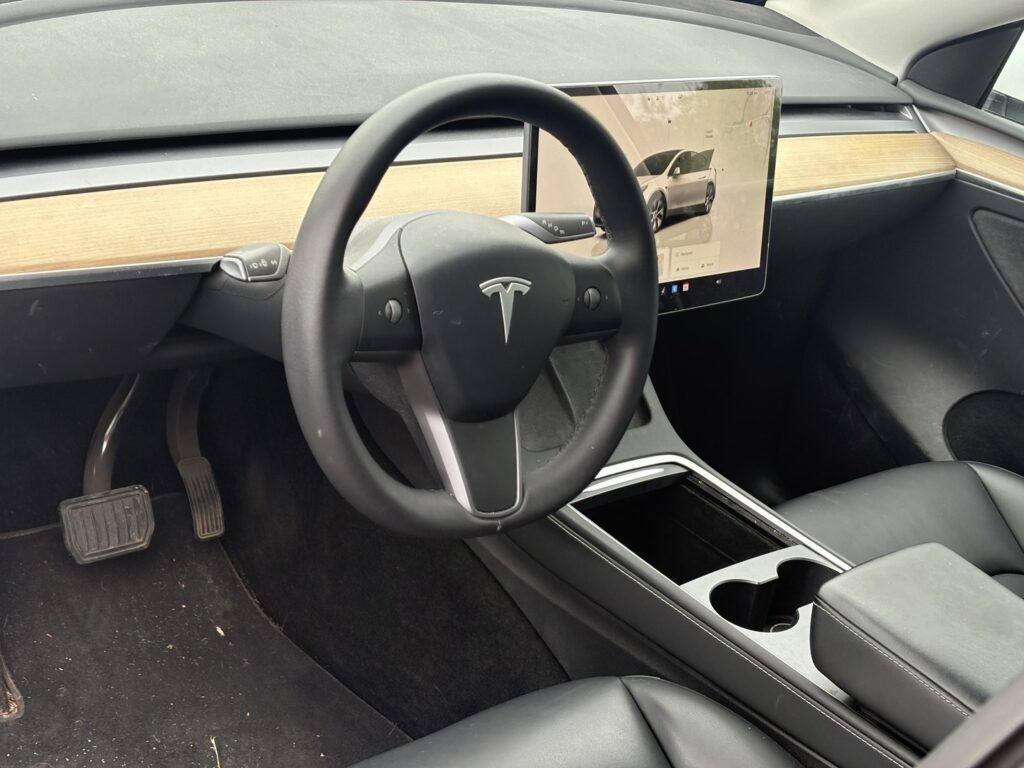 Tesla - Model Y - Long Range AWD // Koukku / Autopilot / Premium Audio / Lasikatto / Kamera / ILP // Tesla - Model Y - Long Range AWD // Koukku / Autopilot / Premium Audio / Lasikatto / Kamera / ILP // - Maastoauto