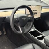 Tesla - Model Y - Long Range AWD // Koukku / Autopilot / Premium Audio / Lasikatto / Kamera / ILP // - Maastoauto