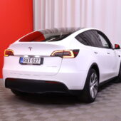 Tesla - Model Y - Long Range AWD // Koukku / Autopilot / Premium Audio / Lasikatto / Kamera / ILP // - Maastoauto