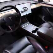 Tesla - Model Y - Long Range AWD // Koukku / Autopilot / Premium Audio / Lasikatto / Kamera / ILP // - Maastoauto
