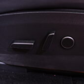 Tesla - Model Y - Long Range AWD // Koukku / Autopilot / Premium Audio / Lasikatto / Kamera / ILP // - Maastoauto