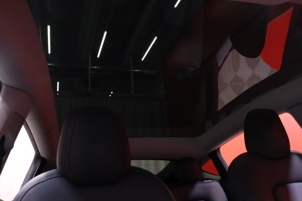 Tesla - Model Y - Long Range AWD // Koukku / Autopilot / Premium Audio / Lasikatto / Kamera / ILP // Tesla - Model Y - Long Range AWD // Koukku / Autopilot / Premium Audio / Lasikatto / Kamera / ILP // - Maastoauto