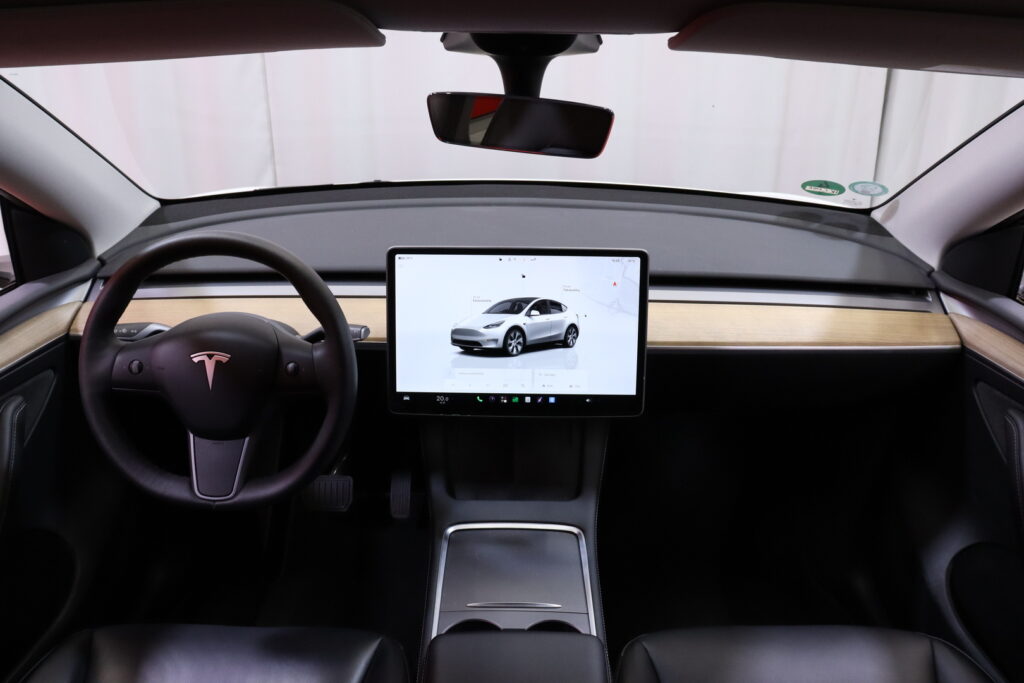 tuotekuva-Tesla-Model-Y-RXT-527-2026-05-22-150004-15 tuotekuva-Tesla-Model-Y-RXT-527-2026-05-22-150004-15