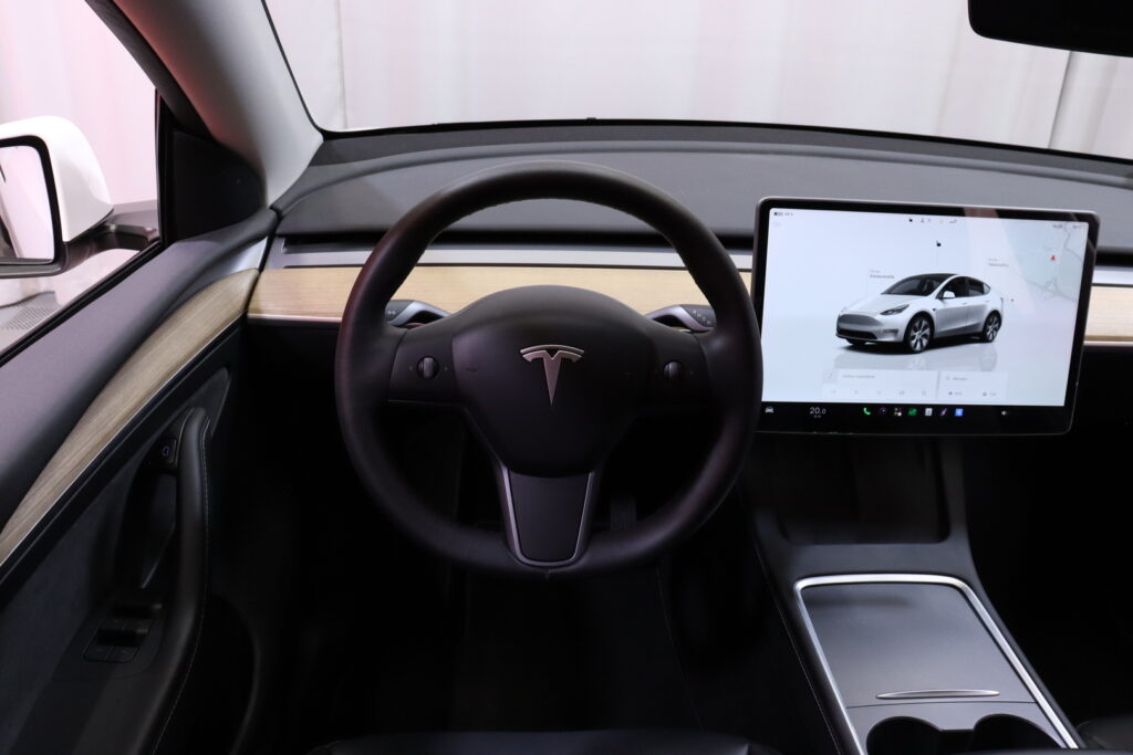 tuotekuva-Tesla-Model-Y-RXT-527-2026-05-22-150004-16 tuotekuva-Tesla-Model-Y-RXT-527-2026-05-22-150004-16