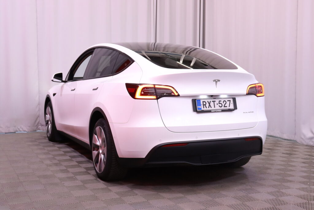 Tesla - Model Y - Long Range AWD // Koukku / Autopilot / Premium Audio / Lasikatto / Kamera / ILP // Tesla - Model Y - Long Range AWD // Koukku / Autopilot / Premium Audio / Lasikatto / Kamera / ILP // - Maastoauto