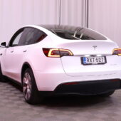 Tesla - Model Y - Long Range AWD // Koukku / Autopilot / Premium Audio / Lasikatto / Kamera / ILP // - Maastoauto