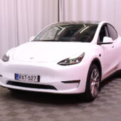 Tesla - Model Y - Long Range AWD // Koukku / Autopilot / Premium Audio / Lasikatto / Kamera / ILP // - Maastoauto
