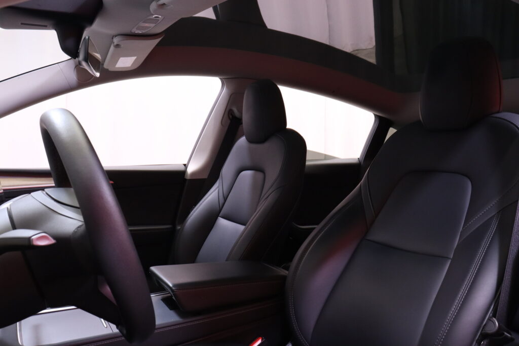 Tesla - Model Y - Long Range AWD // Koukku / Autopilot / Premium Audio / Lasikatto / Kamera / ILP // Tesla - Model Y - Long Range AWD // Koukku / Autopilot / Premium Audio / Lasikatto / Kamera / ILP // - Maastoauto