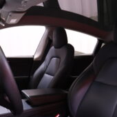 Tesla - Model Y - Long Range AWD // Koukku / Autopilot / Premium Audio / Lasikatto / Kamera / ILP // - Maastoauto