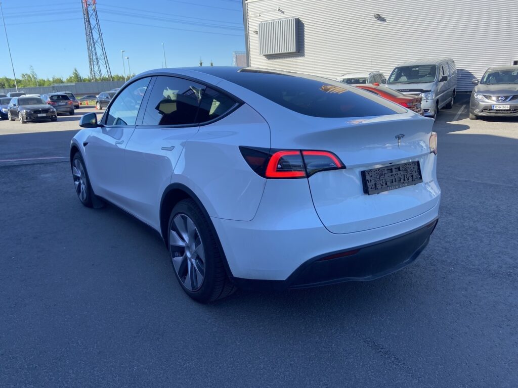 Tesla - Model Y - Long Range // Autopilot / AMD Ryzen / Vetokoukku /Lasikatto / Muistipenkki / Navi / Premium Audio / ILP / Kamera // Tesla - Model Y - Long Range // Autopilot / AMD Ryzen / Vetokoukku /Lasikatto / Muistipenkki / Navi / Premium Audio / ILP / Kamera // - Maastoauto