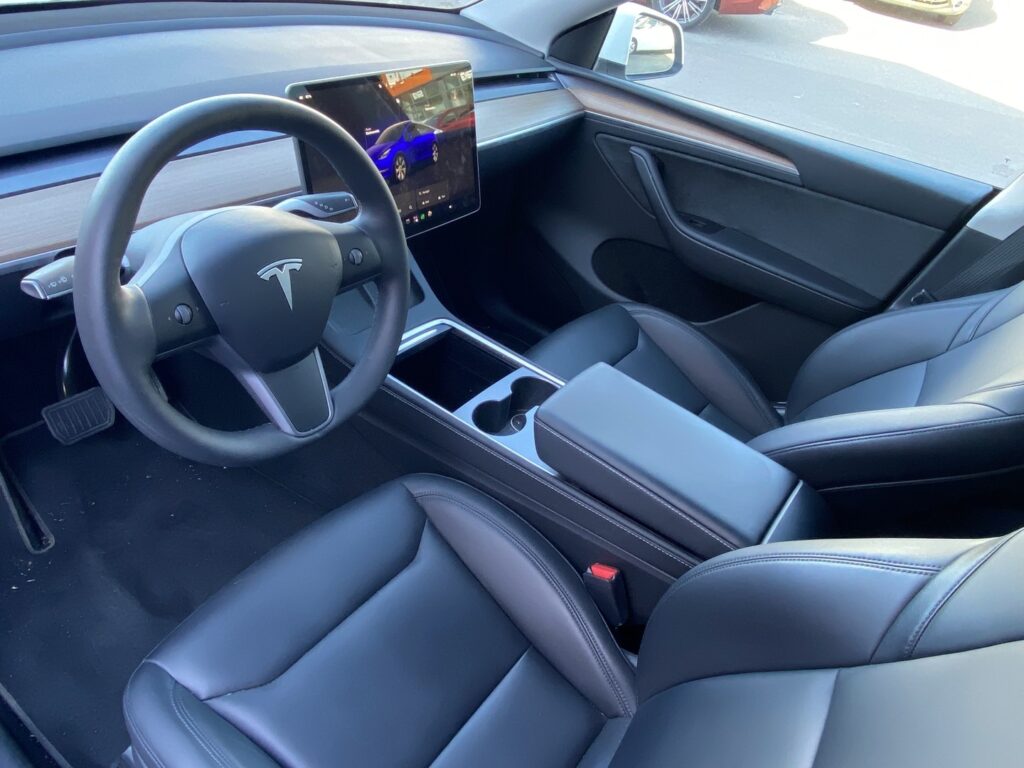 Tesla - Model Y - Long Range // Autopilot / AMD Ryzen / Vetokoukku /Lasikatto / Muistipenkki / Navi / Premium Audio / ILP / Kamera // Tesla - Model Y - Long Range // Autopilot / AMD Ryzen / Vetokoukku /Lasikatto / Muistipenkki / Navi / Premium Audio / ILP / Kamera // - Maastoauto