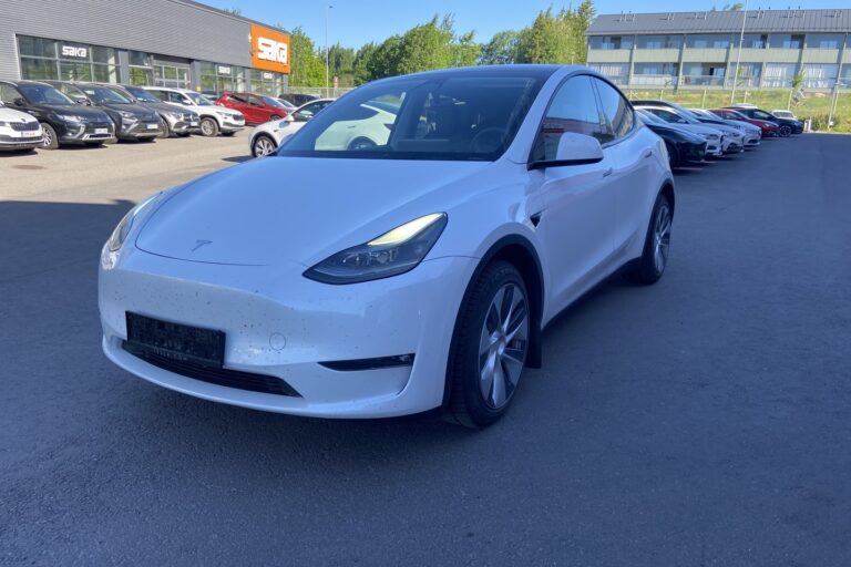 Tesla - Model Y - Long Range // Autopilot / AMD Ryzen / Vetokoukku /Lasikatto / Muistipenkki / Navi / Premium Audio / ILP / Kamera // - Maastoauto