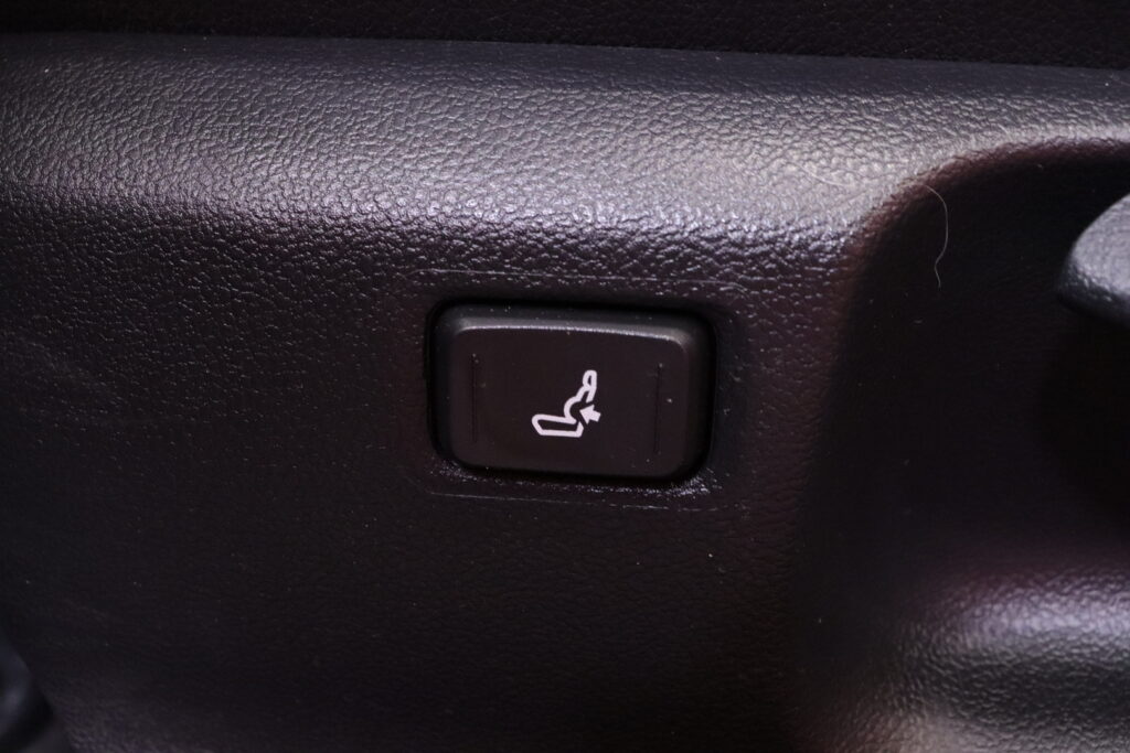 Toyota - Corolla - Sedan 1,8 Hybrid Style // ACC / Puolinahka / Navi / Keyless / Kamera / Led // Toyota - Corolla - Sedan 1,8 Hybrid Style // ACC / Puolinahka / Navi / Keyless / Kamera / Led // - Sedan
