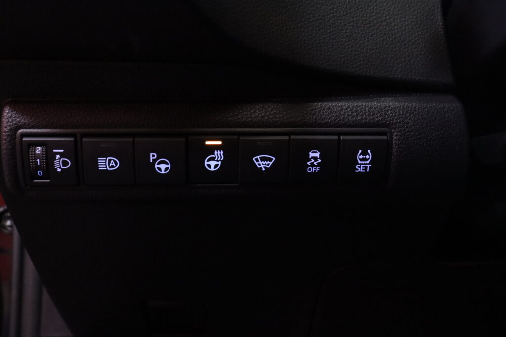 Toyota - Corolla - Sedan 1,8 Hybrid Style // ACC / Puolinahka / Navi / Keyless / Kamera / Led // Toyota - Corolla - Sedan 1,8 Hybrid Style // ACC / Puolinahka / Navi / Keyless / Kamera / Led // - Sedan