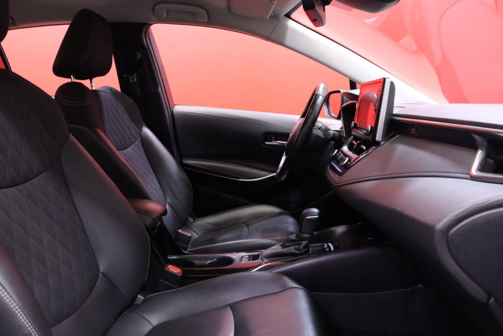 Toyota - Corolla - Sedan 1,8 Hybrid Style // ACC / Puolinahka / Navi / Keyless / Kamera / Led // Toyota - Corolla - Sedan 1,8 Hybrid Style // ACC / Puolinahka / Navi / Keyless / Kamera / Led // - Sedan