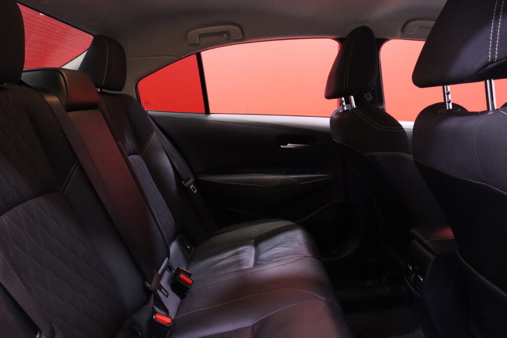 Toyota - Corolla - Sedan 1,8 Hybrid Style // ACC / Puolinahka / Navi / Keyless / Kamera / Led // Toyota - Corolla - Sedan 1,8 Hybrid Style // ACC / Puolinahka / Navi / Keyless / Kamera / Led // - Sedan