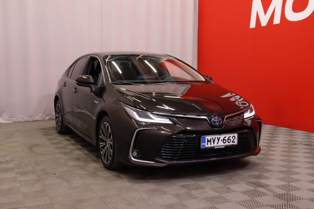 Toyota - Corolla - Sedan 1,8 Hybrid Style // ACC / Puolinahka / Navi / Keyless / Kamera / Led // Toyota - Corolla - Sedan 1,8 Hybrid Style // ACC / Puolinahka / Navi / Keyless / Kamera / Led // - Sedan