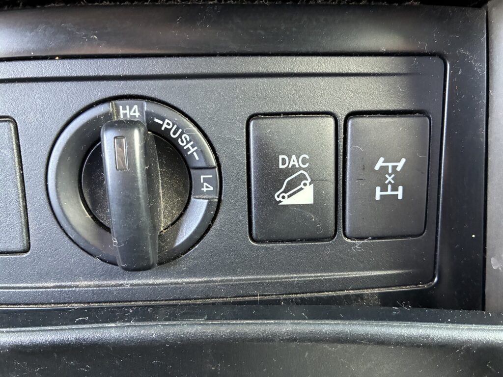Toyota - Land Cruiser - 3,0 D-4D DPF Luxury aut. 5h // Webasto / Nahkasisusta / Mutarenkaat / Iso näyttö / Vetokoukku / Vakkari Toyota - Land Cruiser - 3,0 D-4D DPF Luxury aut. 5h // Webasto / Nahkasisusta / Mutarenkaat / Iso näyttö / Vetokoukku / Vakkari - Farmari
